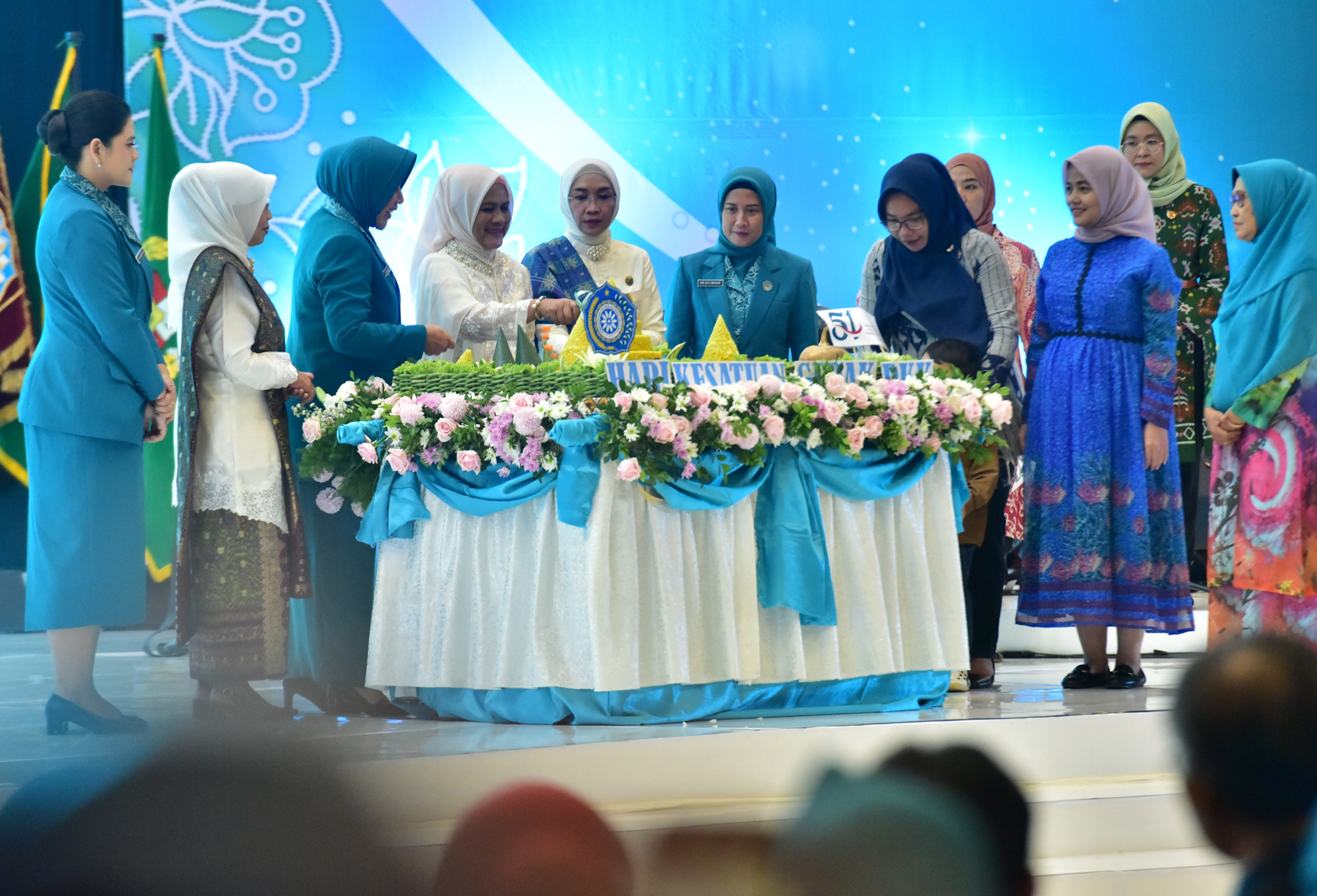 Ibu-Iriana-dan-Anggota-OASE-KIM-Hadiri-Peringatan-HKG-PKK-Ke-51-Tahun-2023