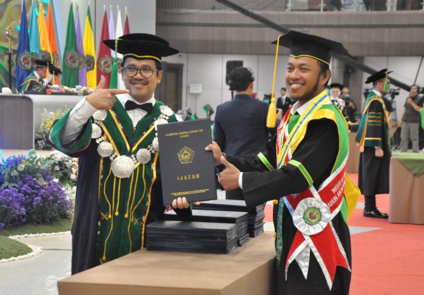 Agung Darmawan Raih Predikat Lulusan Terbaik Geomatika UNJANI