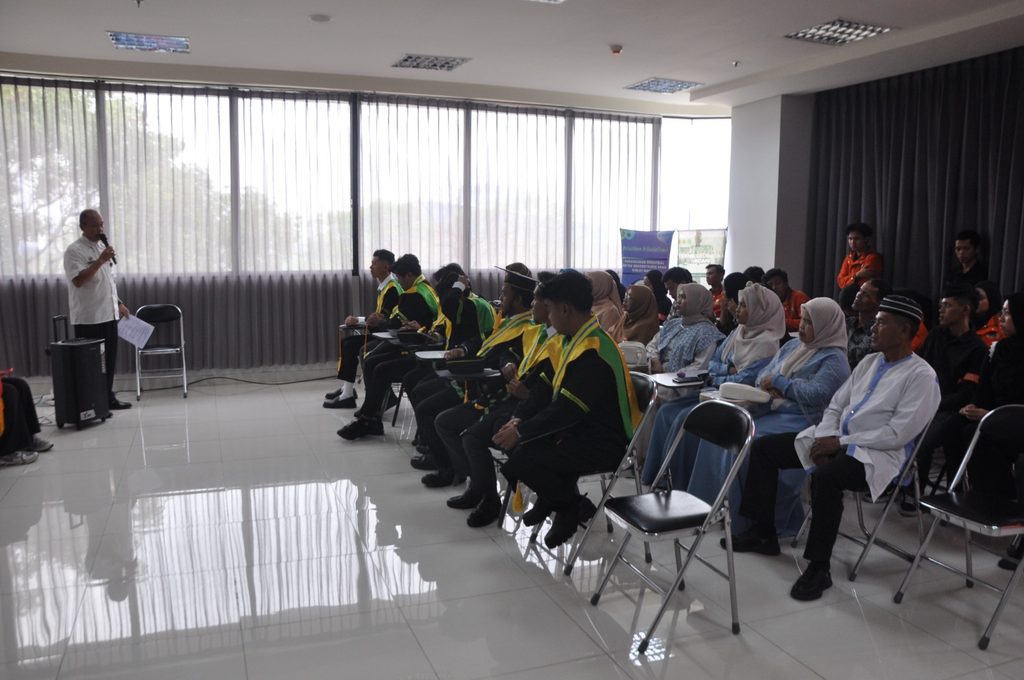 Agung Darmawan Raih Predikat Lulusan Terbaik Geomatika UNJANI dengan IPK 3,92 9 WhatsApp Image 2026 10 27 at 22.26.03